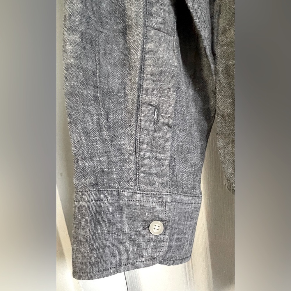 Mens Old Navy Button Down Slim Fit Shirt - Picture 3 of 7